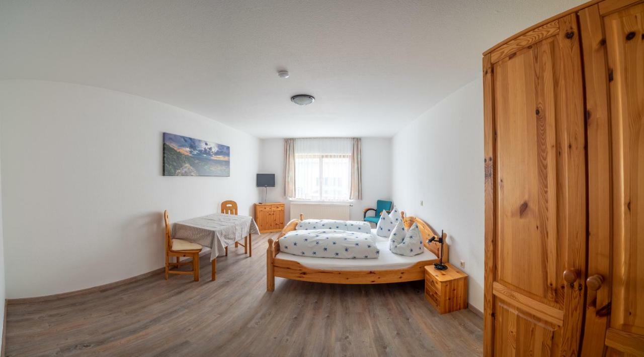 Gaestehaus Marion Dettingen an der Erms Bagian luar foto