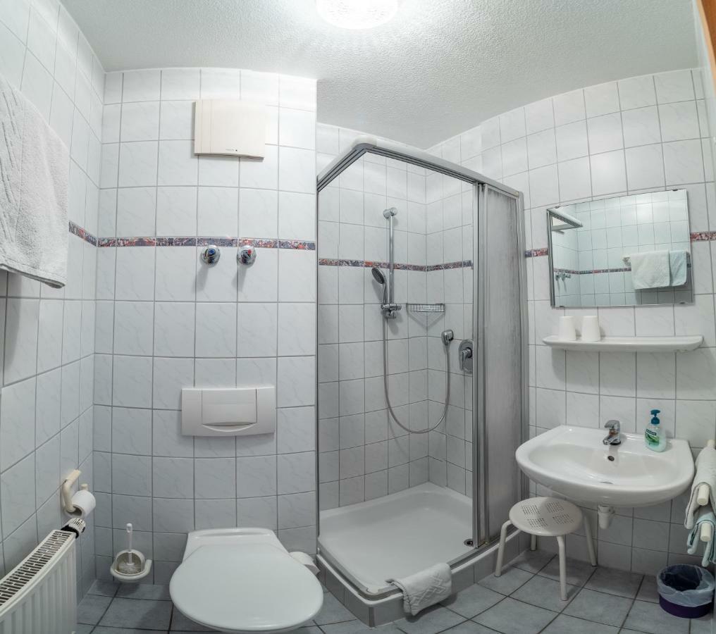 Gaestehaus Marion Dettingen an der Erms Bagian luar foto